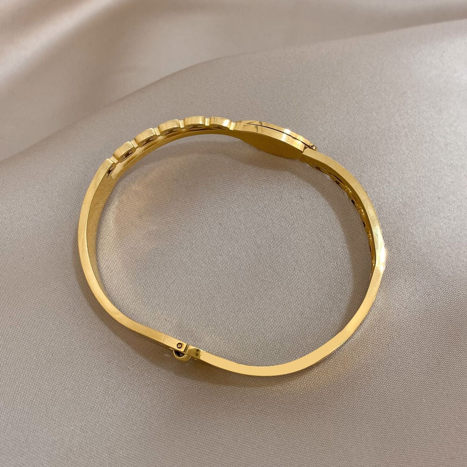 White Shell Evil Eye Bangle Bracelet