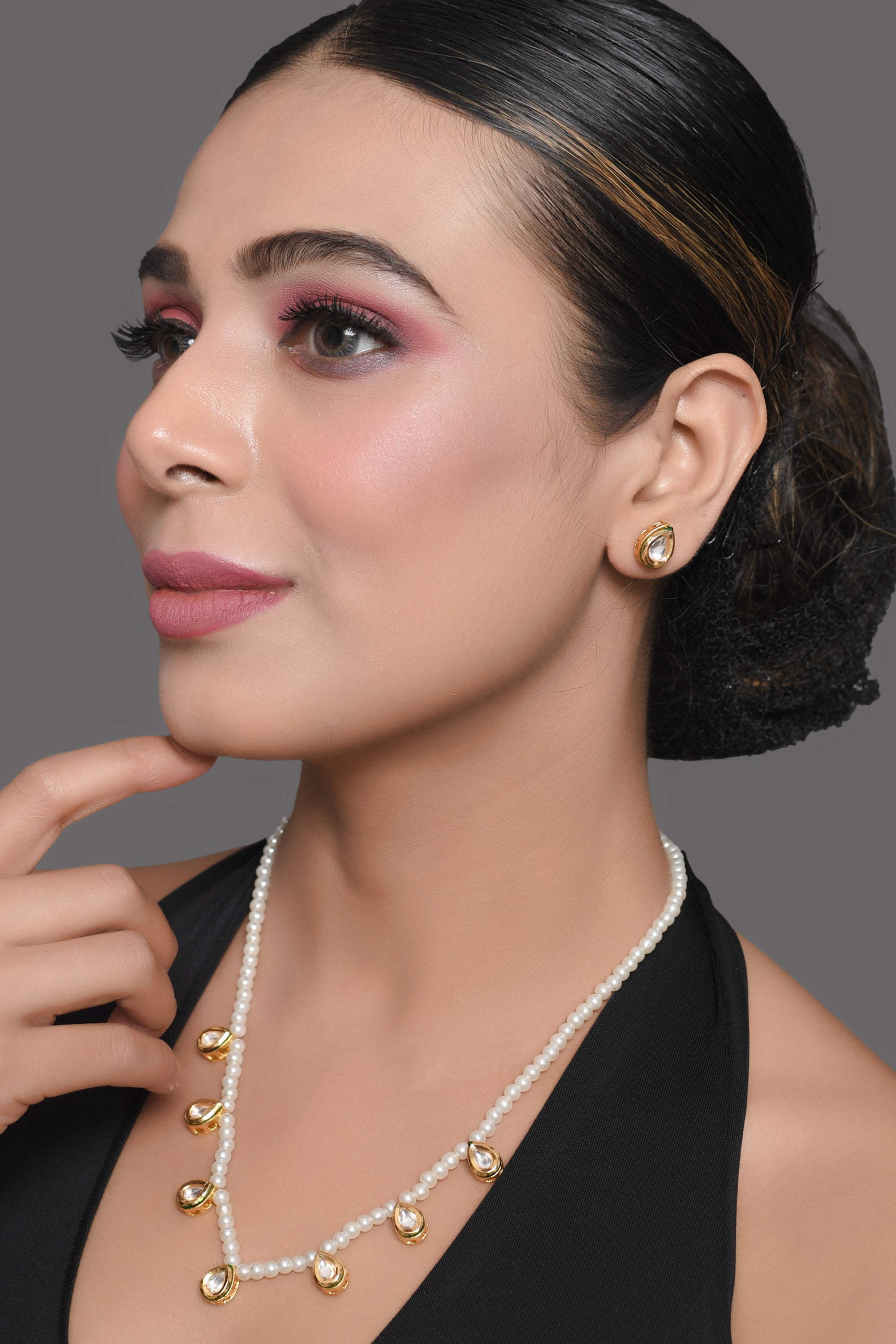 Pearl beaded kundan embellished necklace with earrings