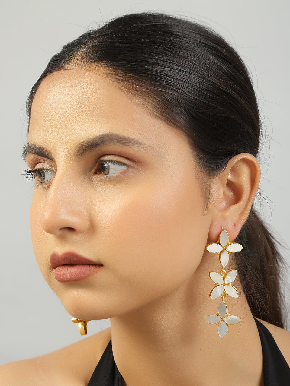 Perla Mother Of Pearl Star Stud Earrings | Gold | Joma Jewellery