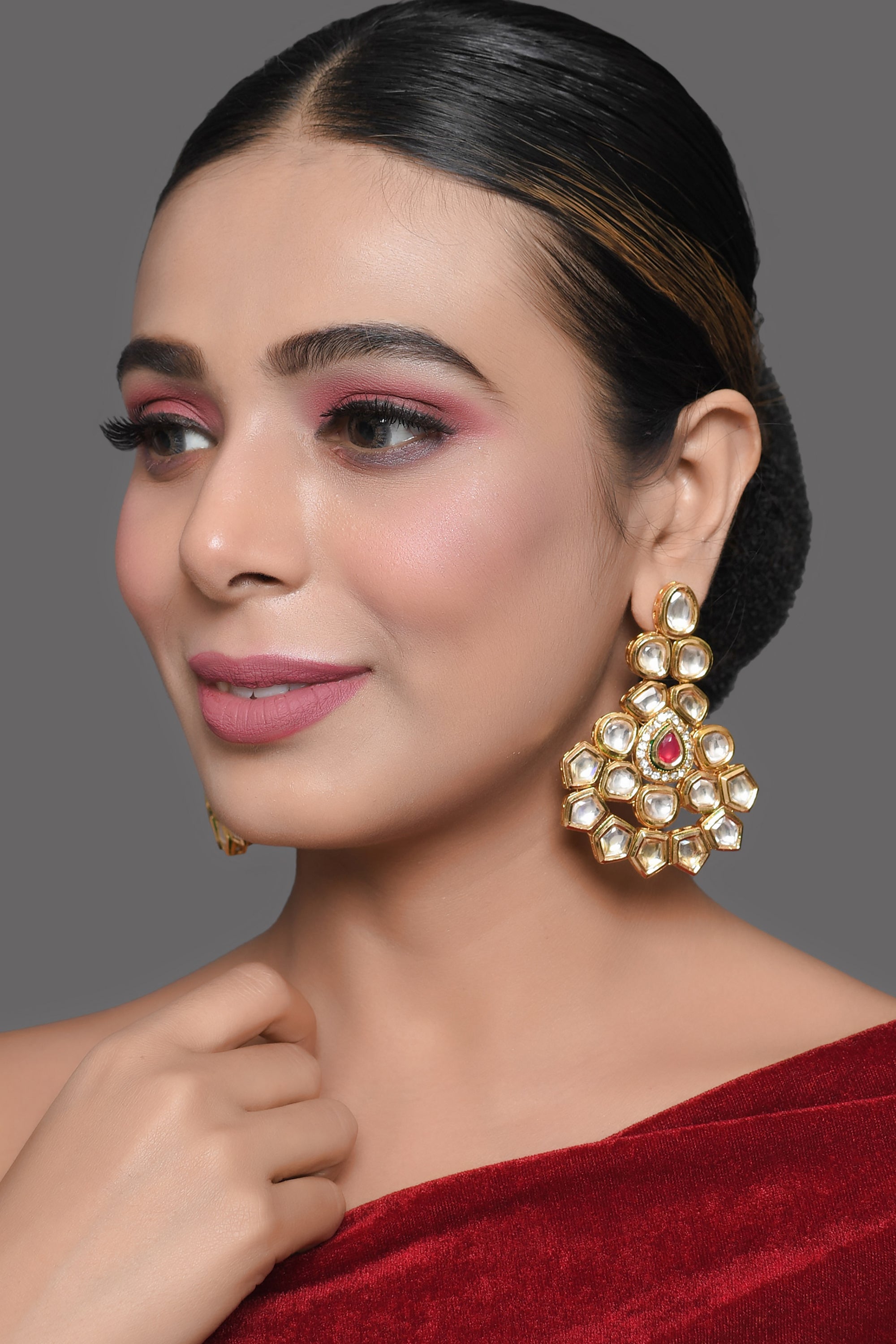 Handcrafted Kundan Studded gold toned earring